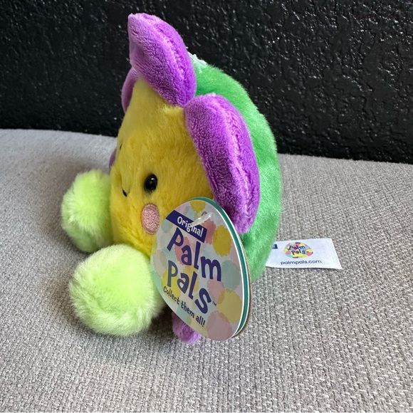 5โ Palm pals - Fallon Flower ๐ธ NWT - Picture 2 of 6